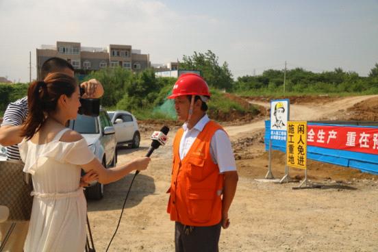 市交通局及滁州電視臺(tái)領(lǐng)導(dǎo)小組一行到滁州大道開(kāi)展“安全工作大家談”活動(dòng)