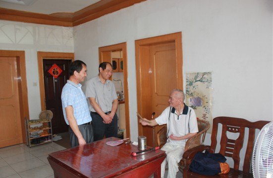 路橋工程處“八一”建軍節(jié)慰問(wèn)軍轉(zhuǎn)干退休職工